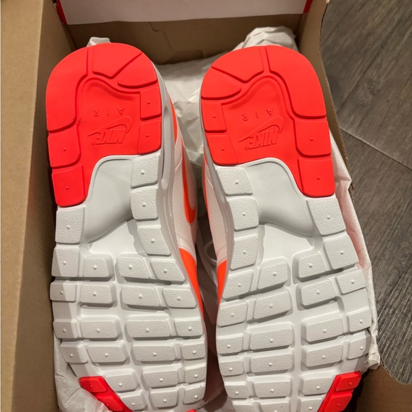 Women’s Nike Air Max 1 Ultra Moire - Picture 3 of 4